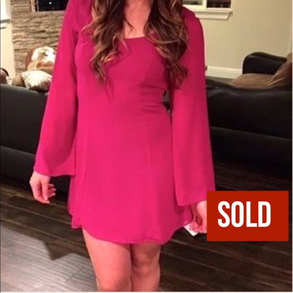 SOLD❗️Solemio Exposed Back Dress w/Bell Sleeves